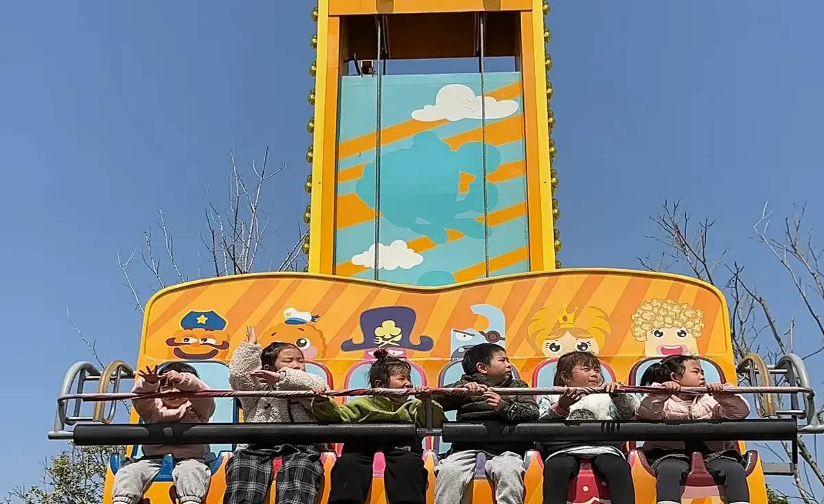 Pegasus Pirate Ship - amusement ride